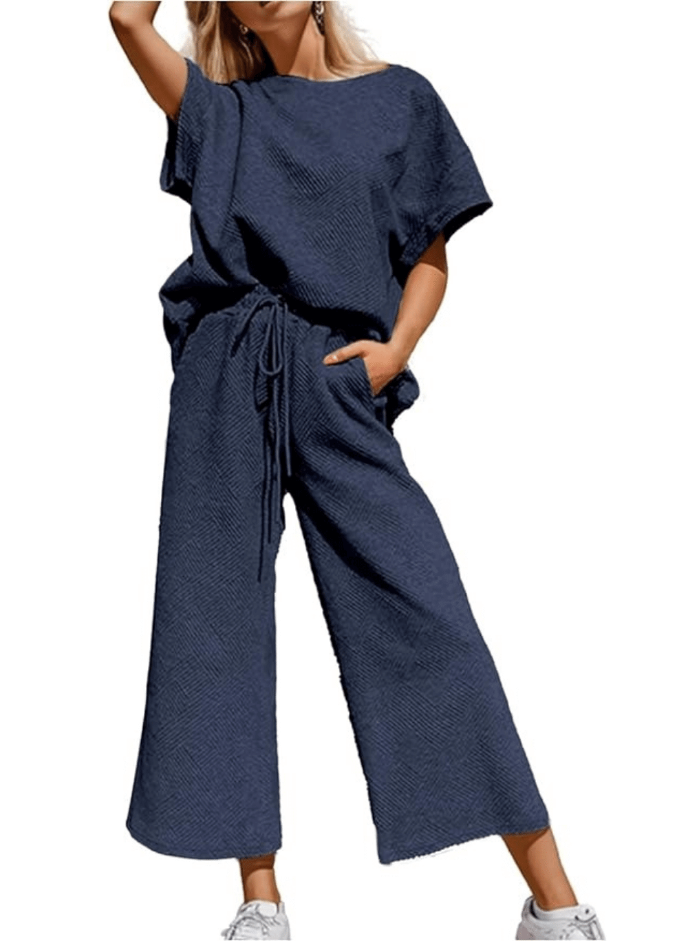 סט שני חלקטים Sweatsuit - חולצת שרוול קצר ומכנסיים רחבים