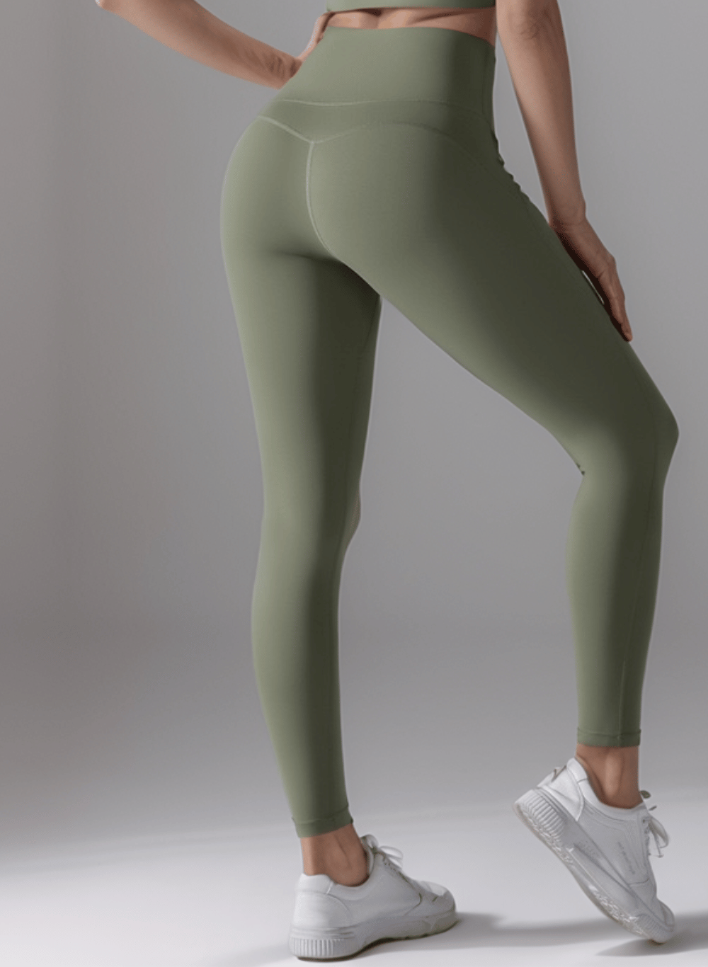 סט בגדי ספורט נשים – גופיית קרופ וטייץ מחטב - דגם Vesta 7053 set