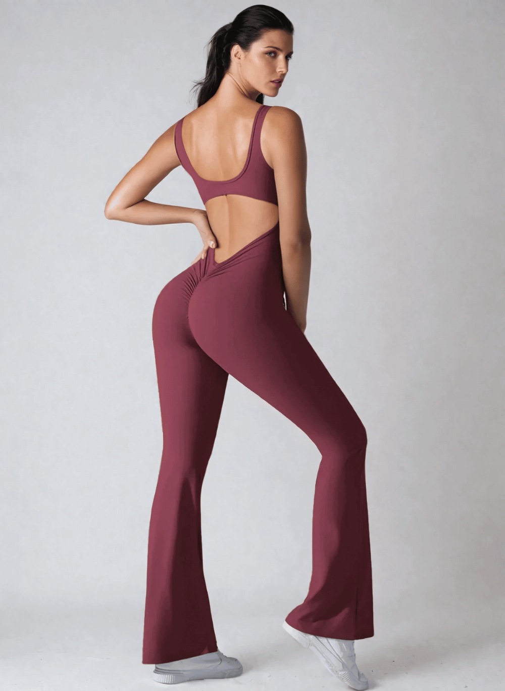 אוברול ספורט ארוך מחטב מתרחב פדלפון עם כיווצים וגב חשוף  - דגם Radiance