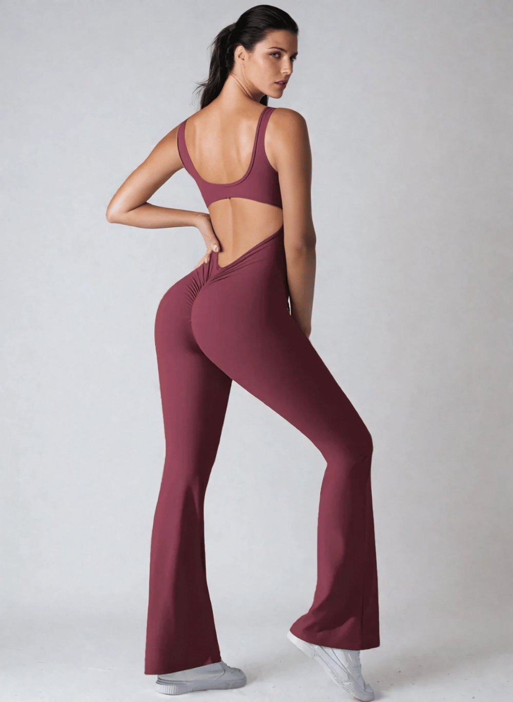 אוברול ספורט ארוך מחטב מתרחב פדלפון עם כיווצים וגב חשוף  - דגם Radiance