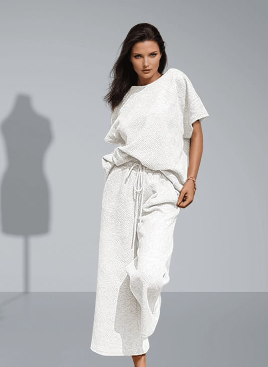 סט שני חלקטים Sweatsuit - חולצת שרוול קצר ומכנסיים רחבים