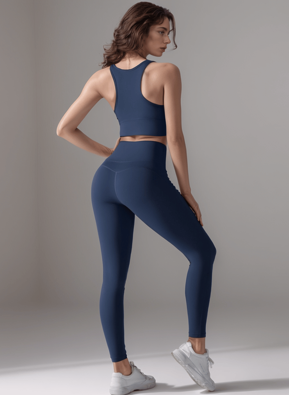 סט בגדי ספורט נשים – גופיית קרופ וטייץ מחטב - דגם Vesta 7053 set