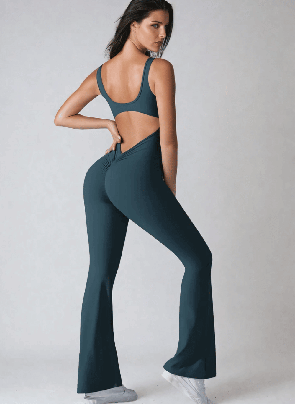 אוברול ספורט ארוך מחטב מתרחב פדלפון עם כיווצים וגב חשוף  - דגם Radiance