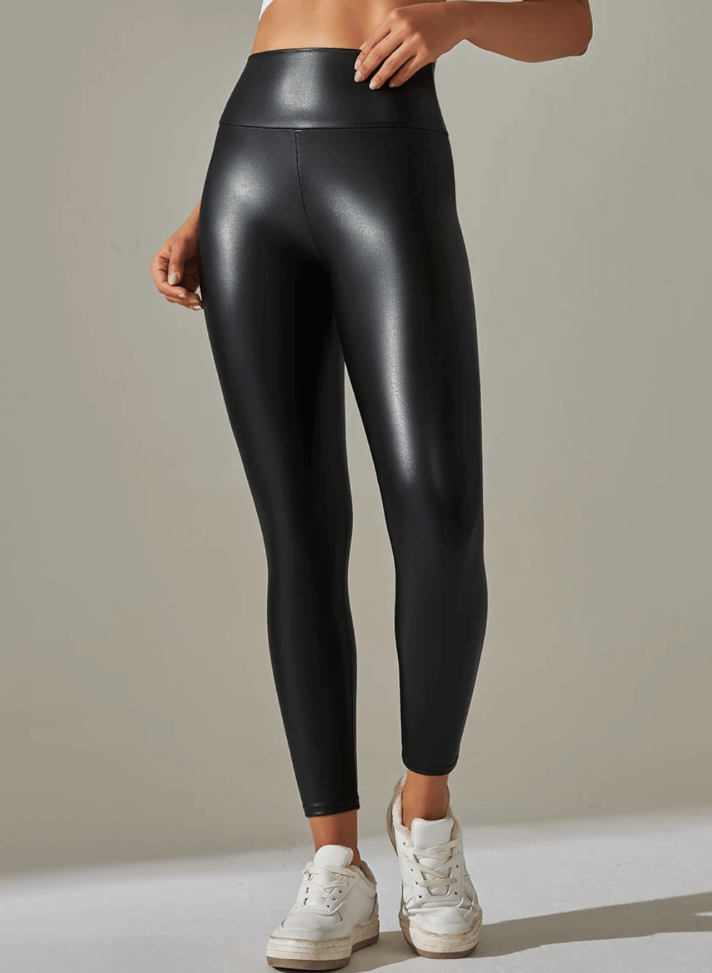 טייץ מחטב דמוי עור מבריק, High Waist (PU) - דגם Glow